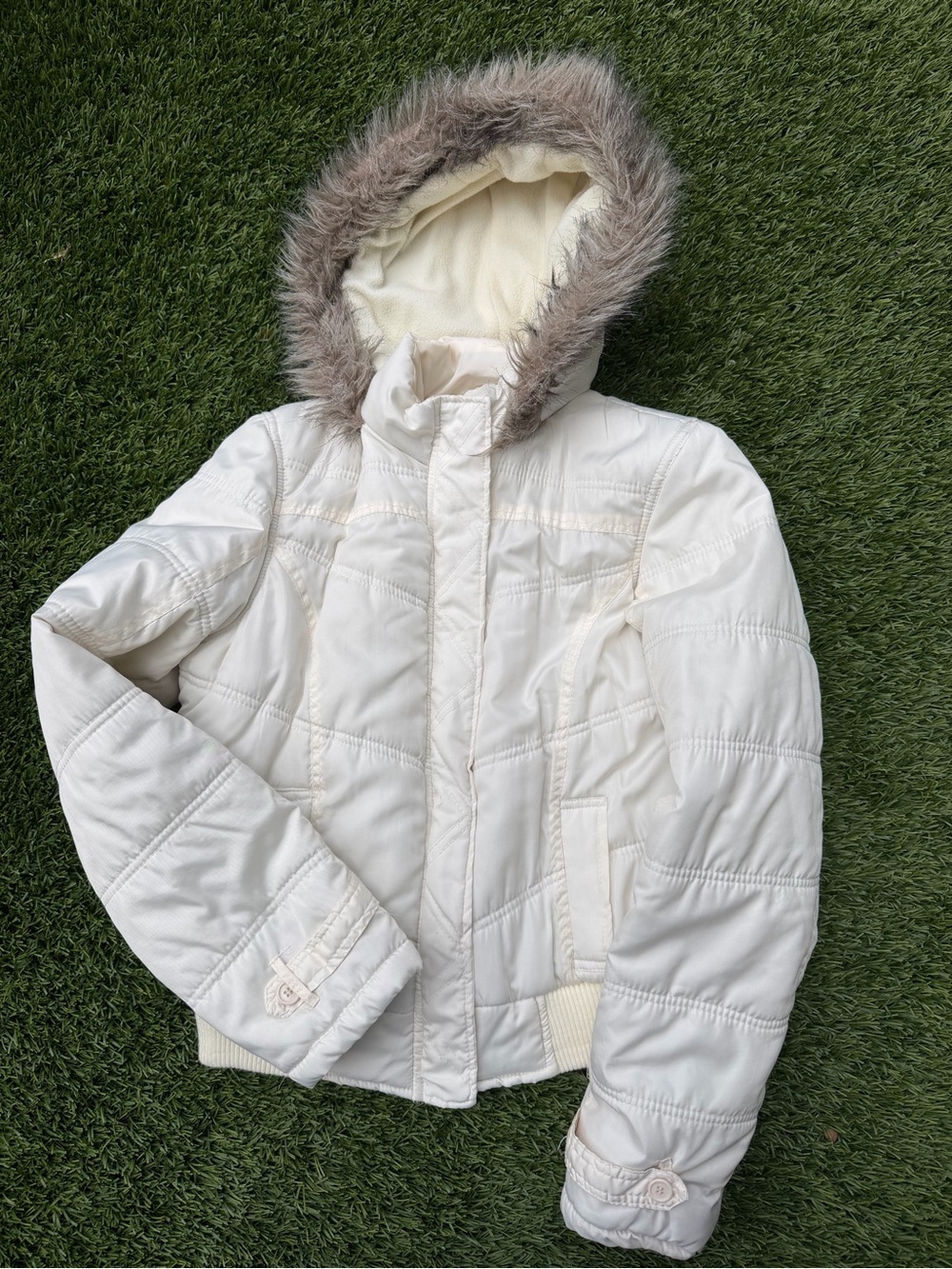Y2K Max Rave White/Cream Hooded Puffer Jacket with Faux Fur Trim